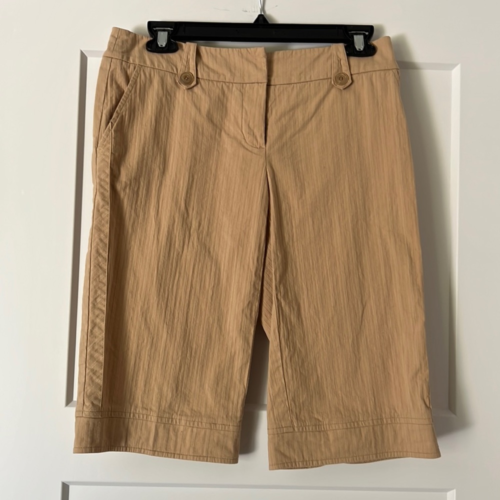 Designer Trina Turk Beige Bermuda Shorts. Sz 2